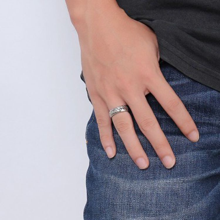 Cincin Emas Bahan titanium steel Gaya Jepang Untuk Pria Dan Wanita