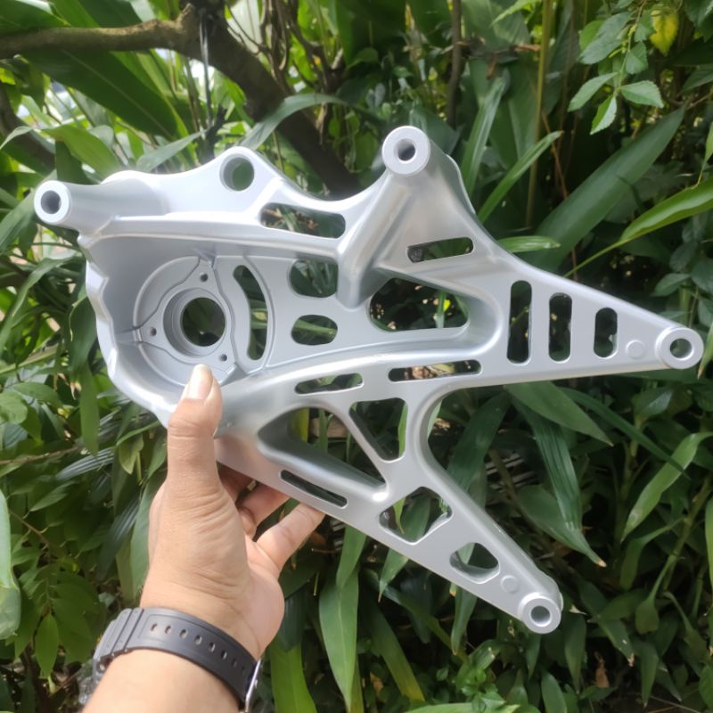 ARM NEW AEROX CUSTOM REAR ARM ASSY NEW AEROX  ARM BOLONG ARM COAK ARM AEROX NEW ORI ORIGINAL YAMAHA 