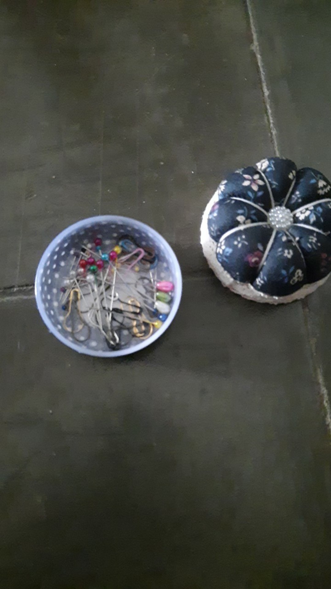 Pincushion Tempat Bantalan Jarum Box Buka Tutup Peniti (wadah Jarum)