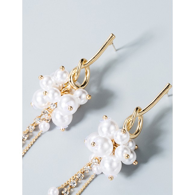 LRC Anting Tusuk Fashion Golden Pearl Tassel Earrings D59920