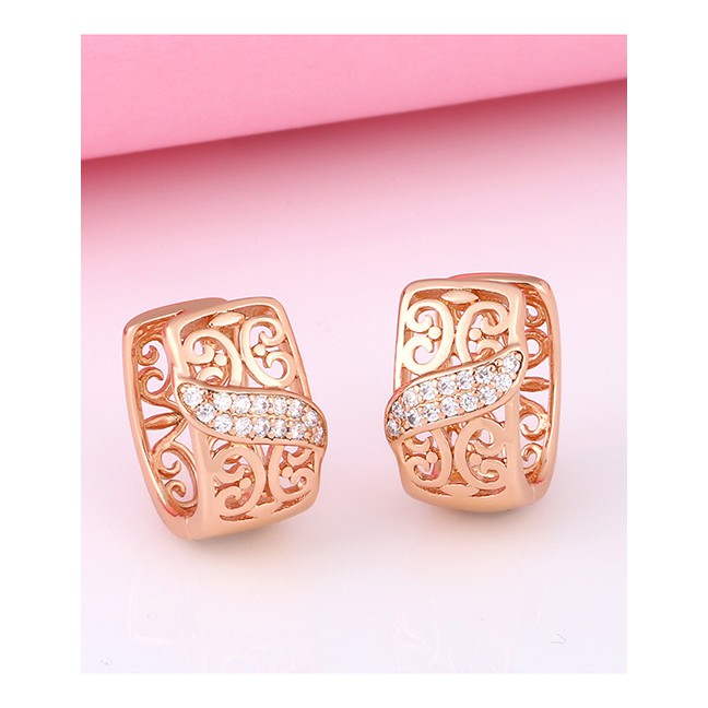 LRC Anting Tusuk Fashion Rose Gold Micro Inlaid Zircon Geometric Heart Hollow Alloy Earrings K05764