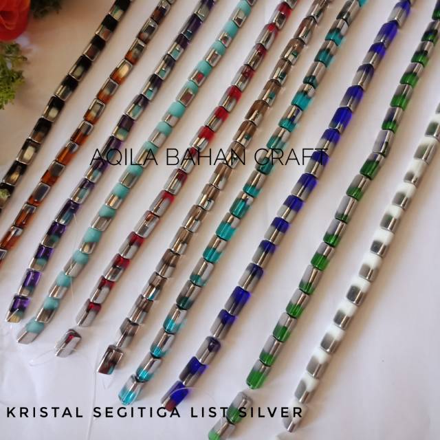 Kristal  segitiga list silver