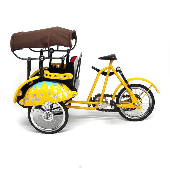 Diecast Miniatur Becak Super Jawa Jogja Besi 28x19x12 cm