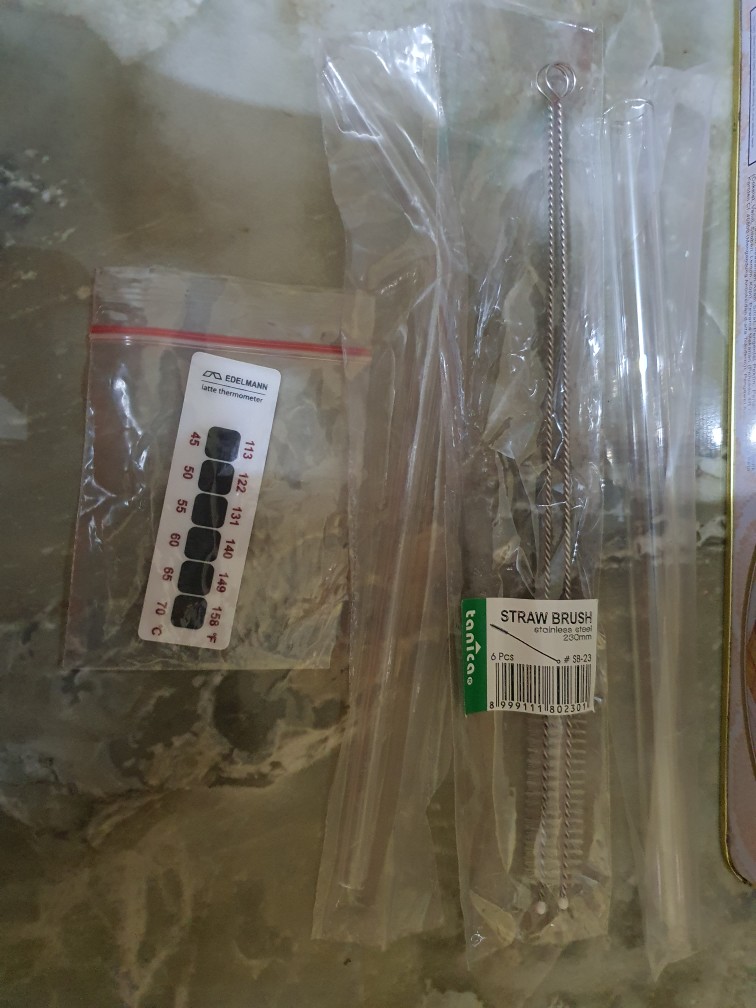 Suji Bent Glass Straw Set, Straw And Brush