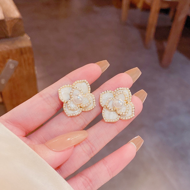 Anting Stud 925 silver needle Bentuk Bunga Aksen Mutiara Dan Berlian