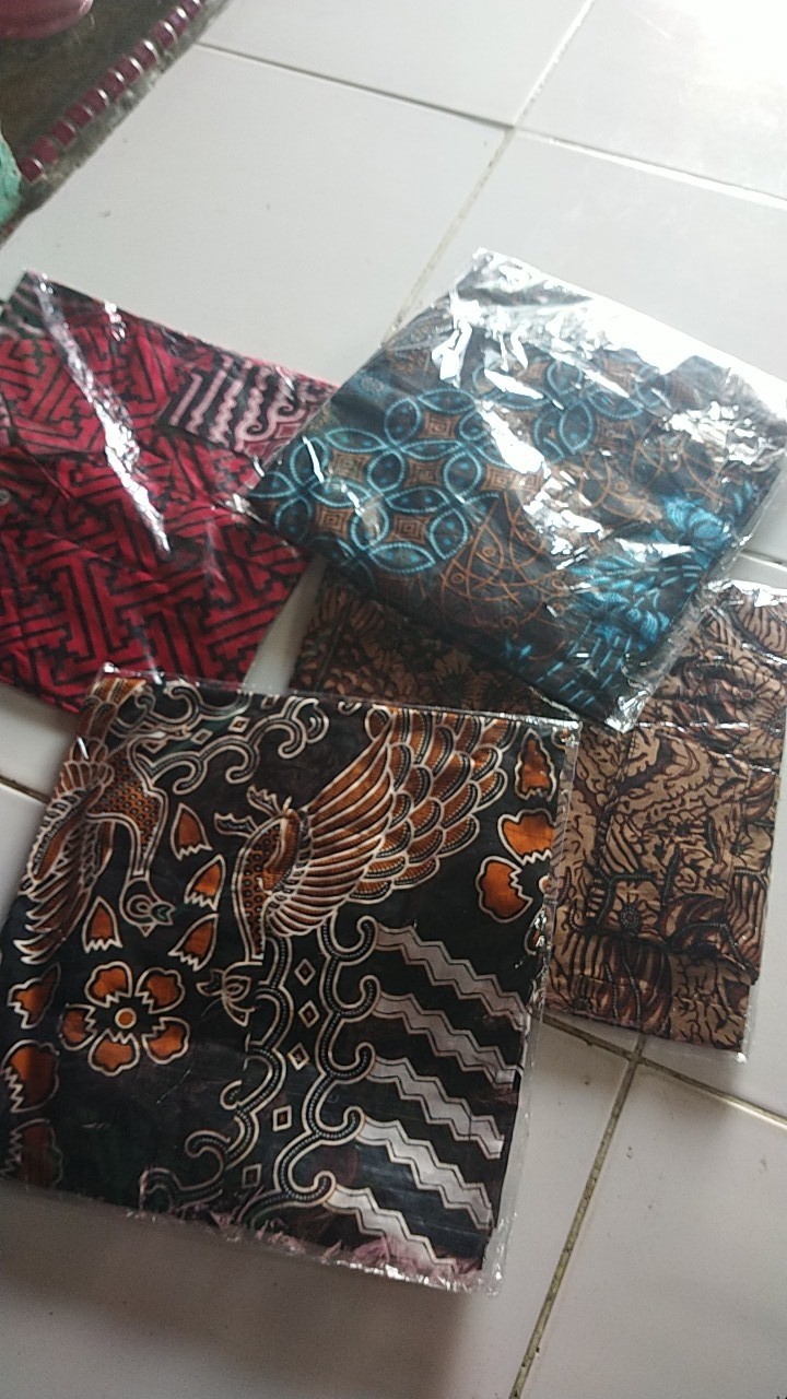 Kemeja Batik Pria Modern Pendek