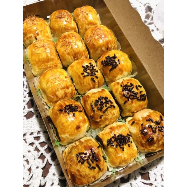 

BOLEN MINI ISI 15 PCS/BOLEN PISANG COKLAT/BOLEN PISANG KEJU