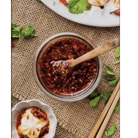 

Frx60 CHILI OIL 1 KG EKONOMIS! Halal! Chili oil minyak cabe jumbo utk dimsum ramen lamien mie bakso baso aci nasgor nasi dll .