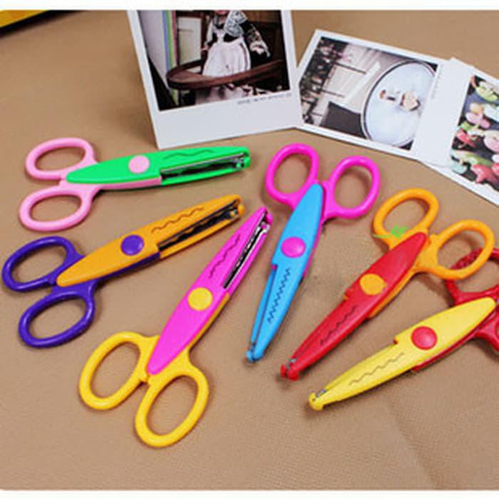 

GUNTING ZIG-ZAG WARNA-WARNI HOT DEAL