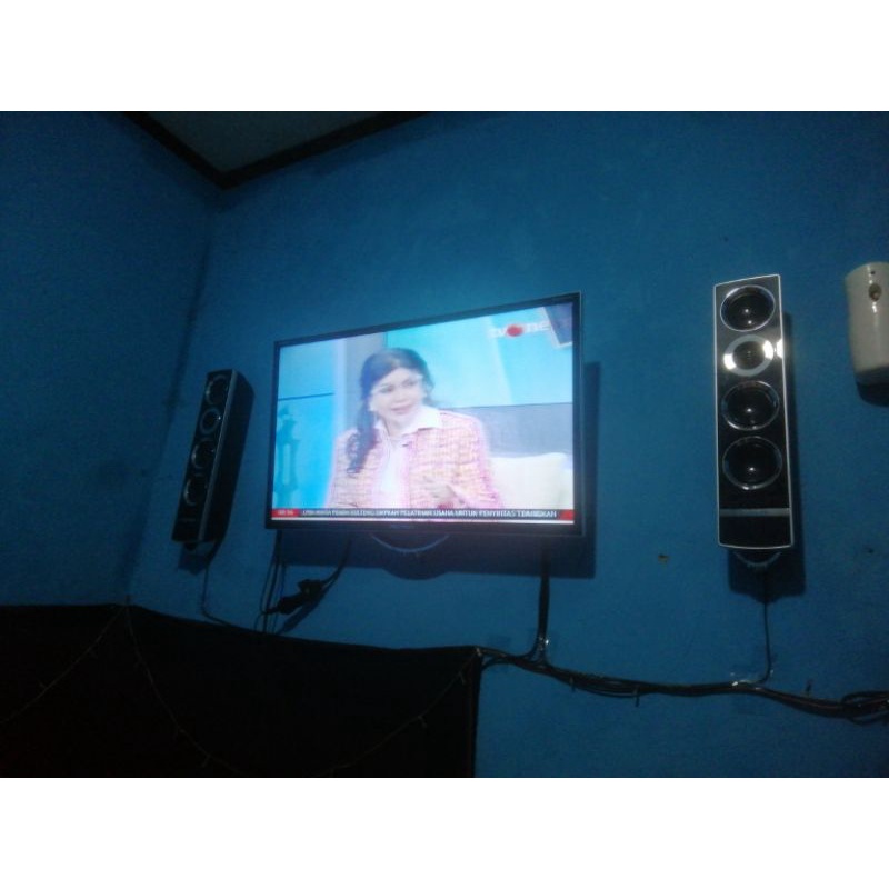 TV LEdD 32 Inc polytron speaker tower