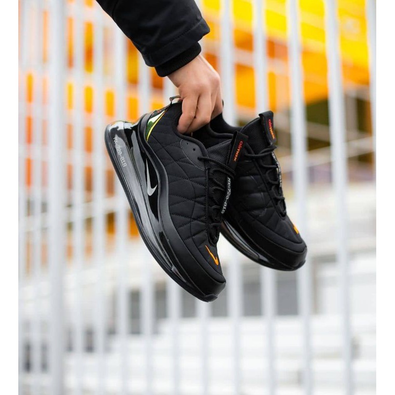 nike airmax 720 818 triple black color