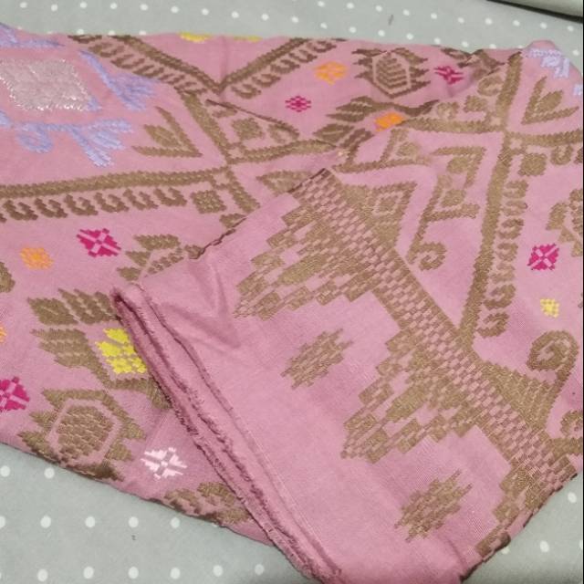 Kain Tenun Songket Khas Lombok