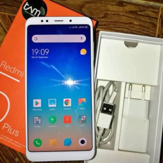 Xiaomi Redmi 5 Plus Tam Layar 6 inch Ram 3GB Rom 32GB seken