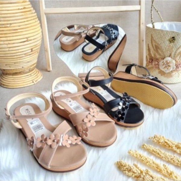 Bryan Carlita Sandal Wedges 5cm Mika Tali Bunga Syantik Sendal Flower Mocca Black Sintetis Dove