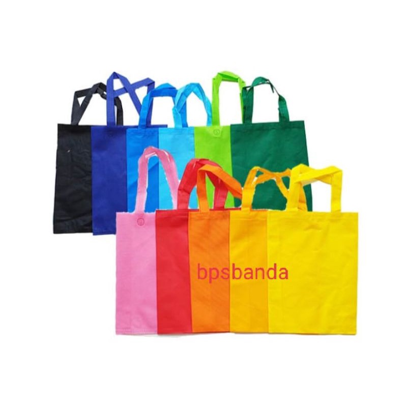 

TAS SPUNBOND / TAS KAIN ( BAHAN BISA DI SABLON) UKURAN 40×30 Isi 12 Pcs