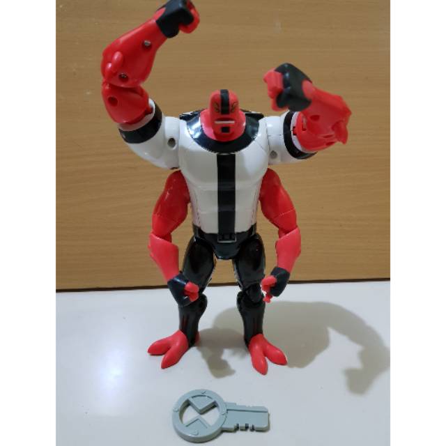 Ben10 Fouramrs metamorfigure Bandai