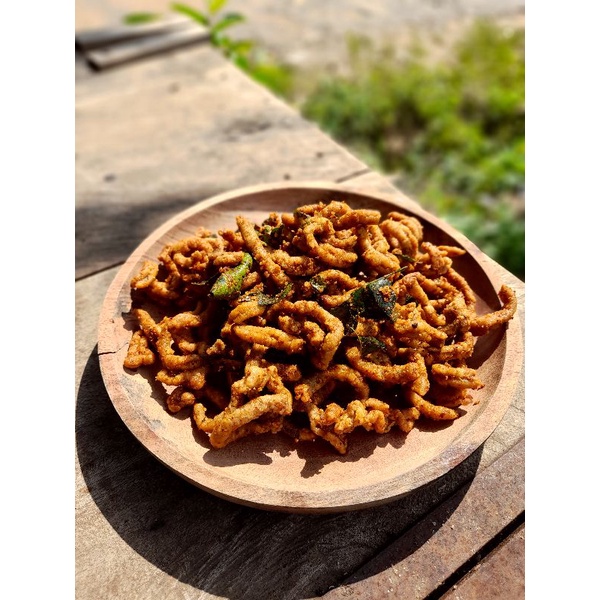 

KRIPIK USUS PEDAS DAUN JERUK 100gr. BY CEMILANPEDAS
