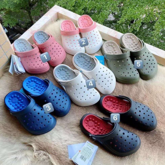 Crocs Reviva Clog Sendal Pantai Pria Cowok Karet Sandal Rumah Sakit