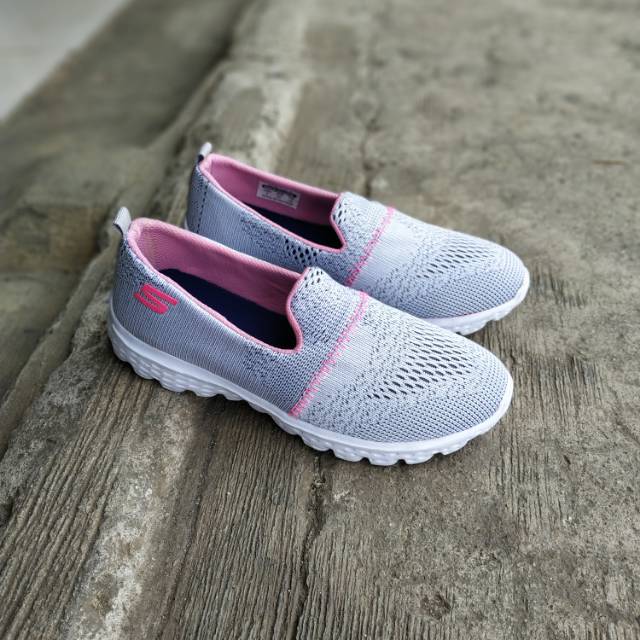 Sepatu slip on wanita. Sepatu kerja wanita. Sepatu casual wanita