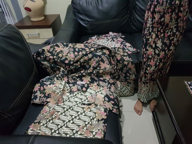 Couple Batik Dan Rok / Sarimbit Batik  Motif Bougenvile Hitam