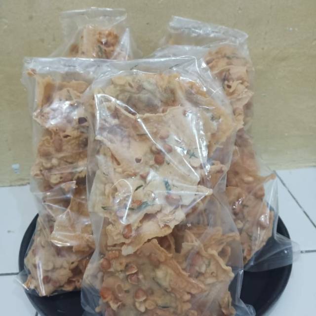 

Peyek kacang tanah renyah gurih, homemade dan halal, cemilan sehat murah meriah