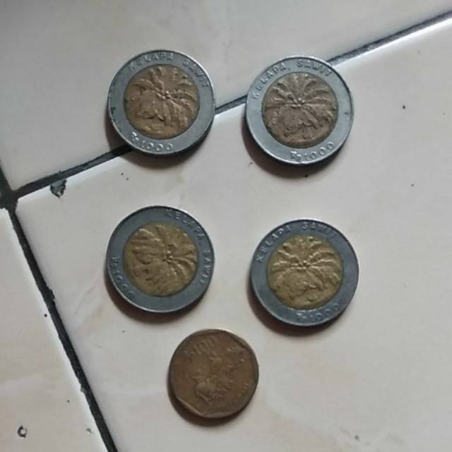 Koin logam pecahan 1000 dan 100 rupiah