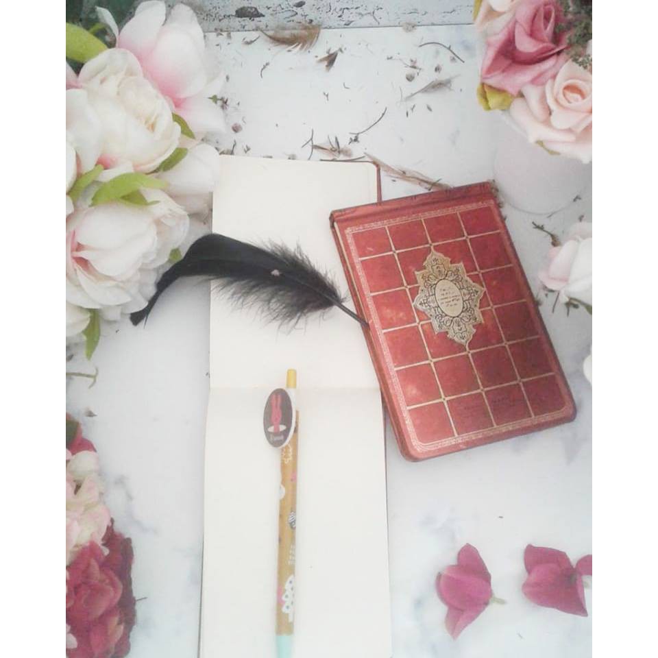 

NOTES BOOKS SAMPUL MERAH BERMOTIF