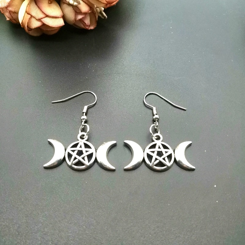 Anting Tusuk Gantung Wanita Desain Bulan Sabit Gaya Gothic Untuk Hadiah