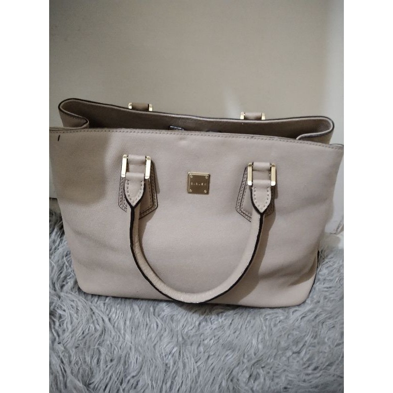 tas import sisley