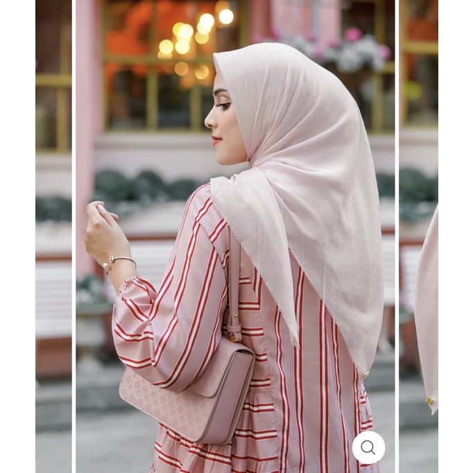Everyday Tapis Embossed Pale Pink Buttonscarves