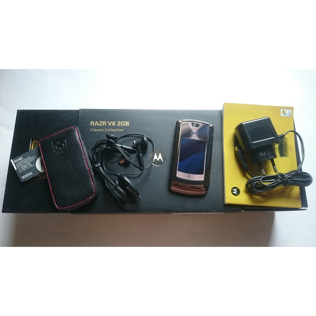 Motorola RAZR2 V8 2GB Rose / Espresso / Brown / Copper Luxury Edition (Box Classic + Sarung FERRARI)