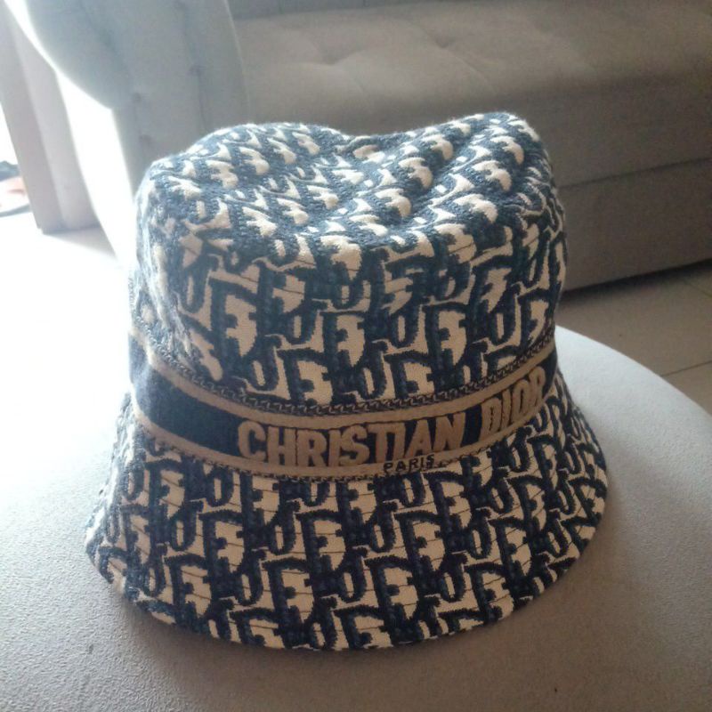 topi Hat Bucket Dior timbul