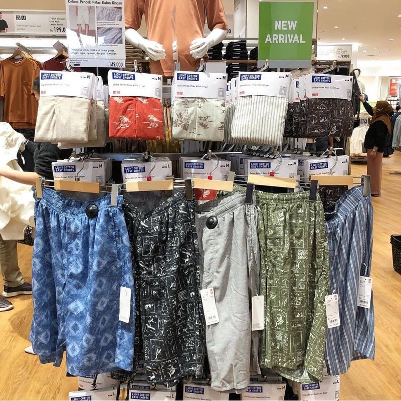 UNIQLO celana pendek relax katun ringan pria