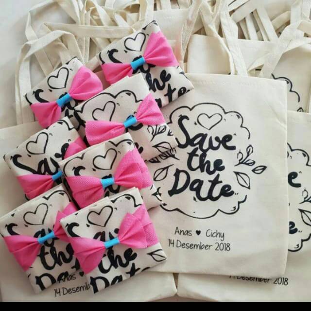 

Tas souvenir weding dan jasa sablonan nya satu sisi satu warna dan pake pita