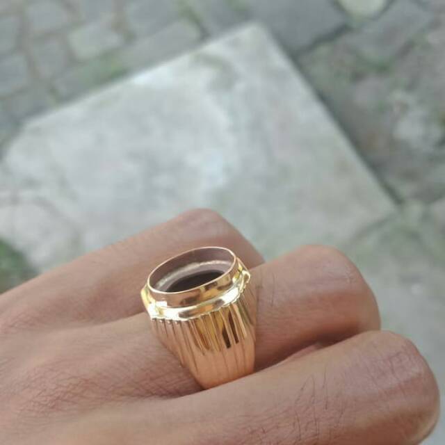 Cincin emban swasa segi delapan kosongan