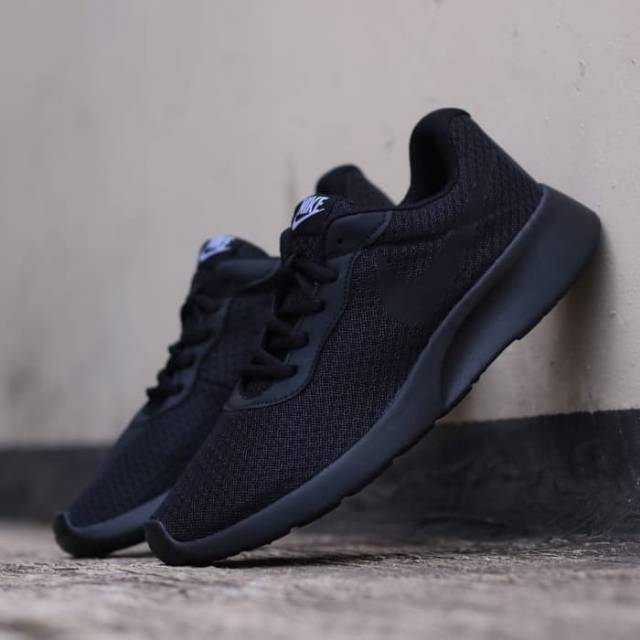 nike tanjun full black original