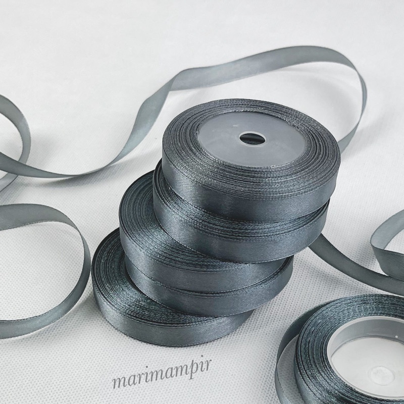 

PITA SATIN KAIN 1/2 INCI 12 MM WARNA ABU ABU TUA #180