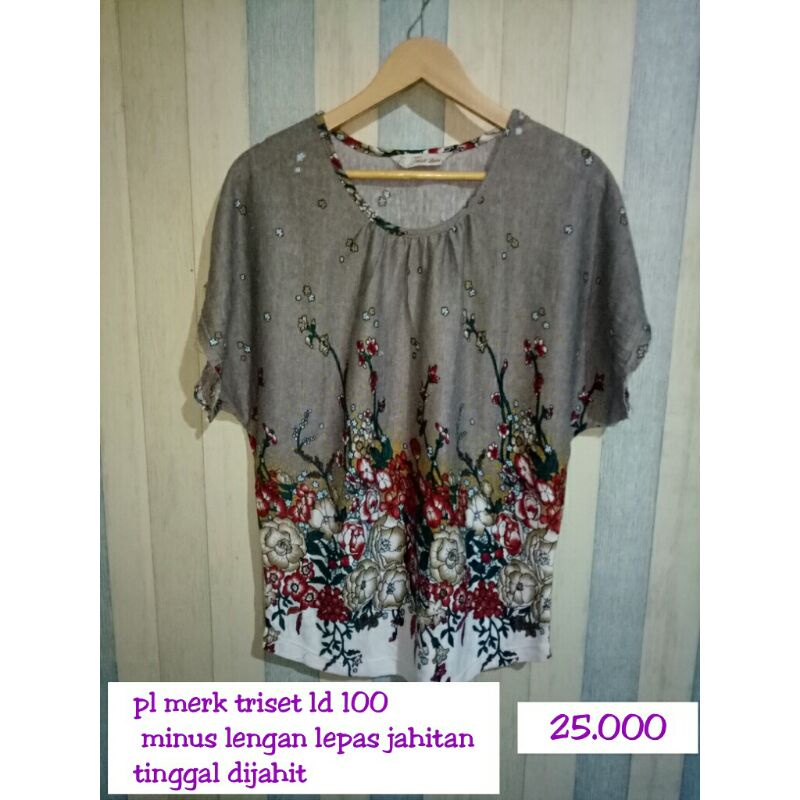 kaos wanita triset