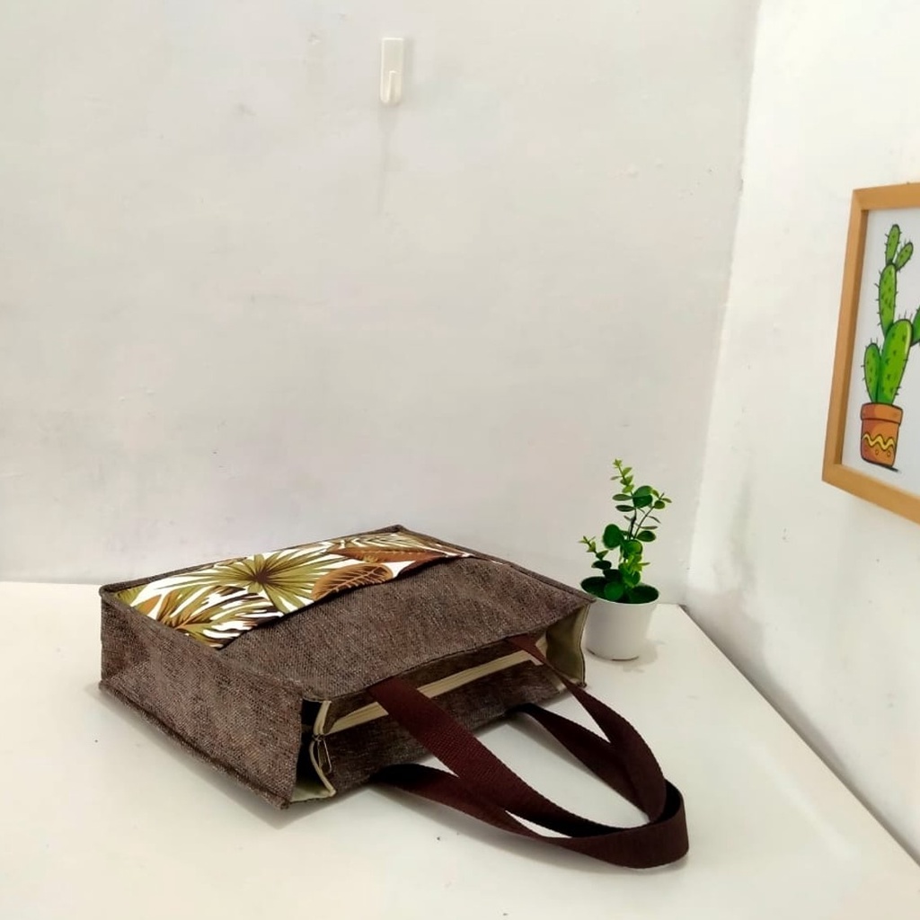 RIENS COLLECTIONS. TAS GONI WANITA KOMBINASI KANVAS MOTIF ADENIA COKLAT. Tas Kanvas Tas Jogja