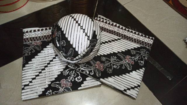Kain pengantin prada 2bj  + blangkon