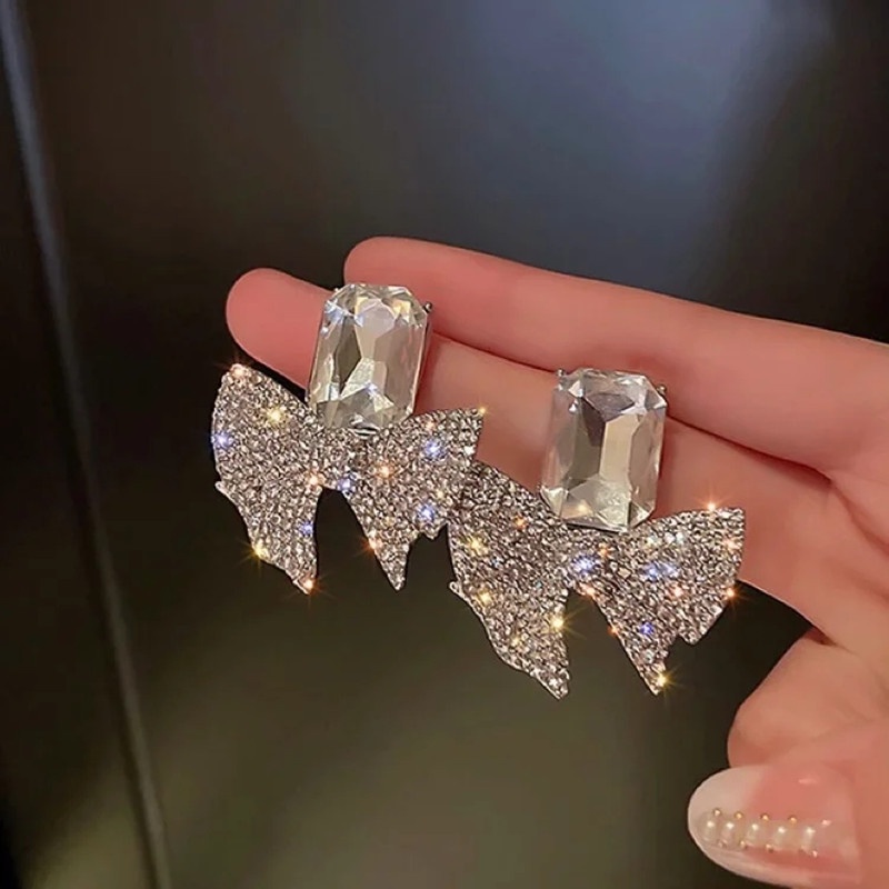 Anting Tusuk Gantung temperament Desain Pita Hias Kristalberlian Untuk Wanita