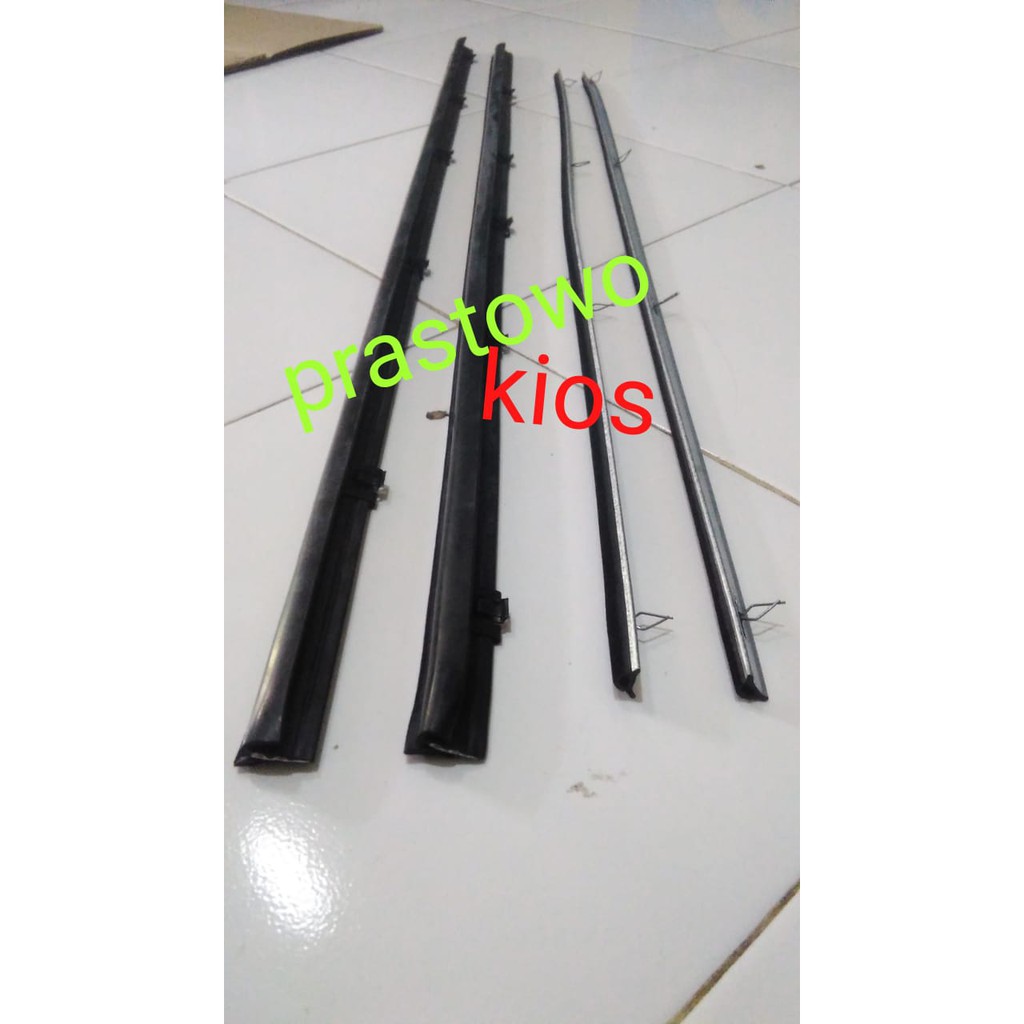 Karet pelipit Lis kaca weather strip carry 1.5 Futura depan set