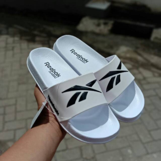 reebok sandals paytm