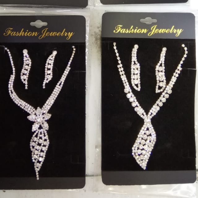 Set perhiasan wedding anting dan kalung