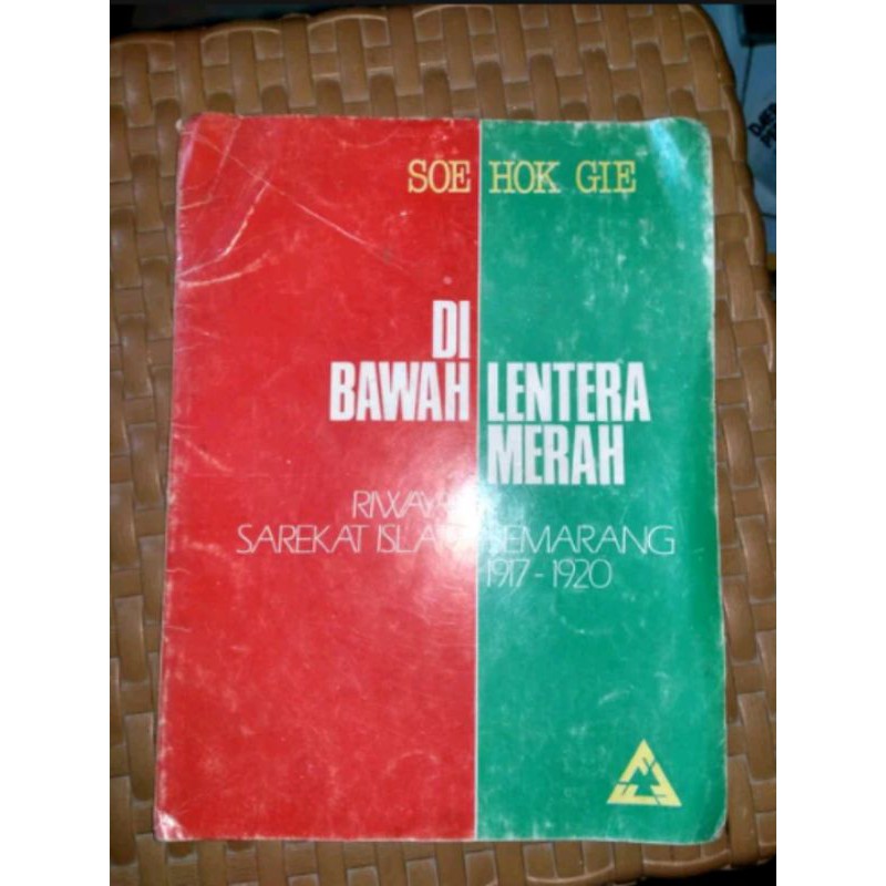 Di Bawah Lentera Merah