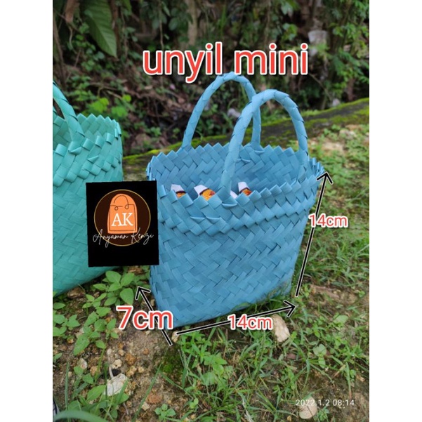 tas anyam unyil mini xs ukuran p×L×t 18×8×19 cm