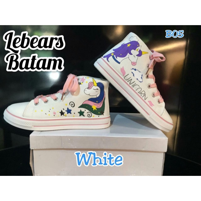  Sepatu  Converse Unicorn 