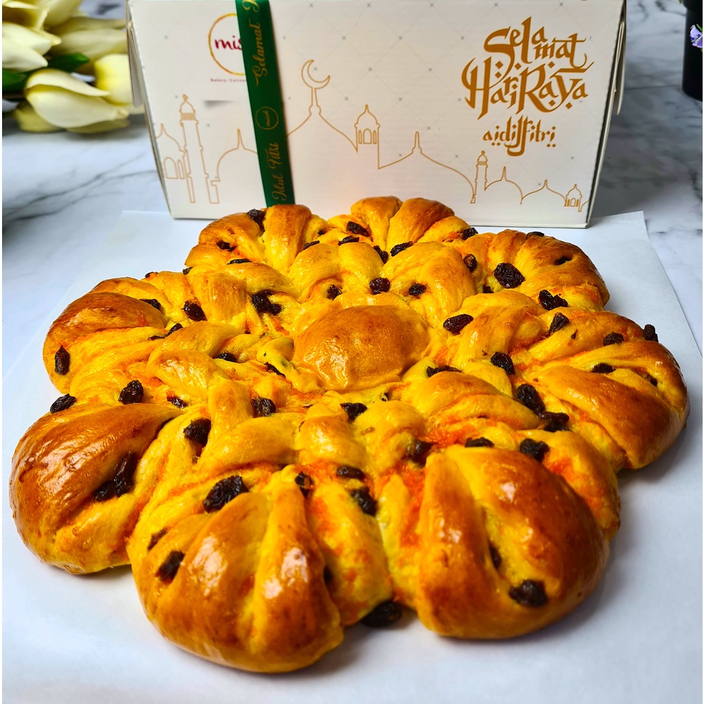 

Pumpkin Star Braids Bread - PRE-ORDER (GoSend / Grab only)