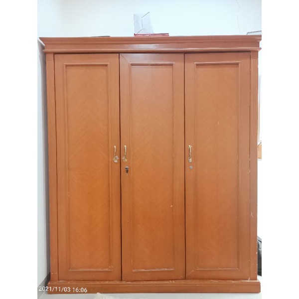 lemari second 3 pintu , lemari kayu bekas, lemari preloved