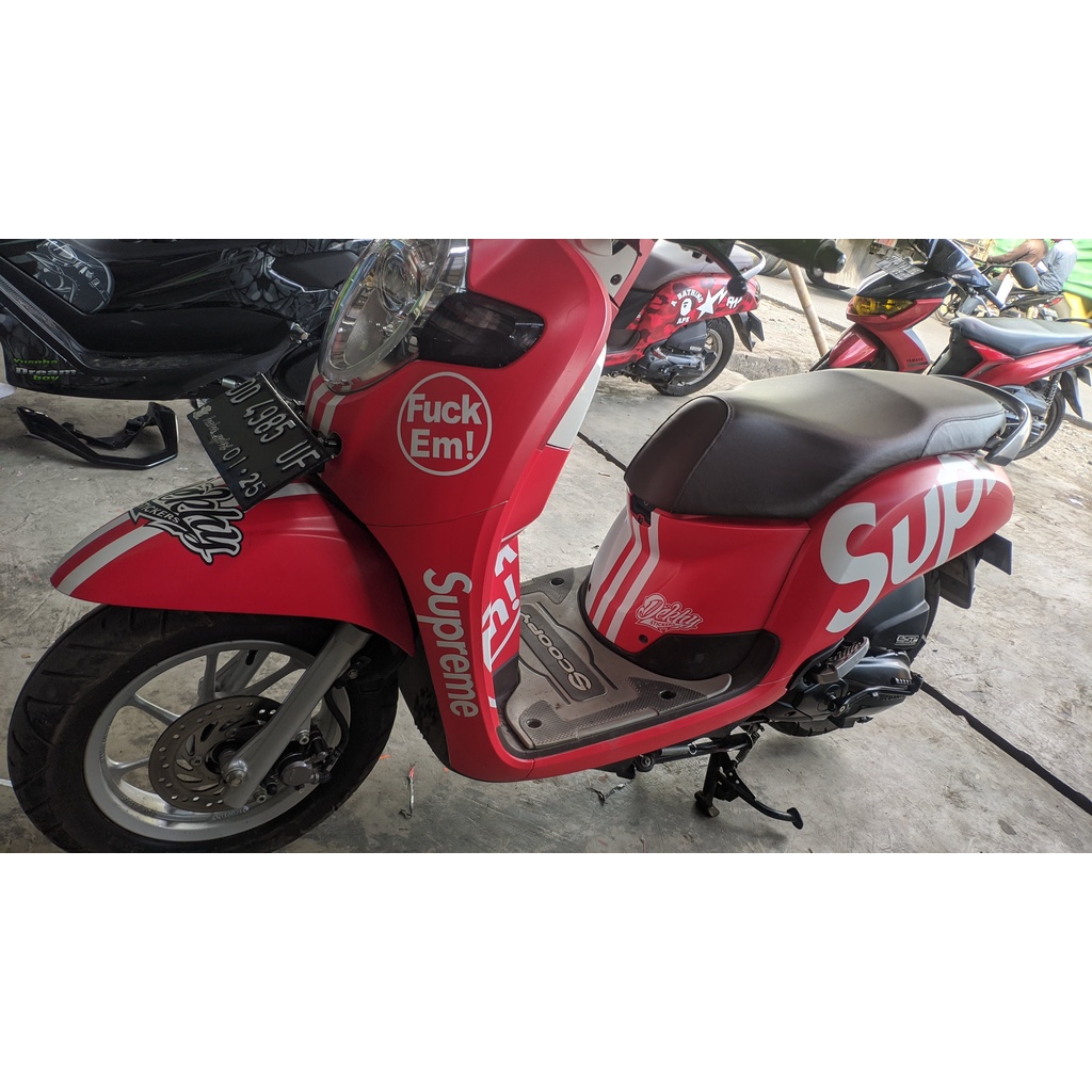 Stiker Scoopy Decal Full Body Premium Red Supreme Doff DNKZ